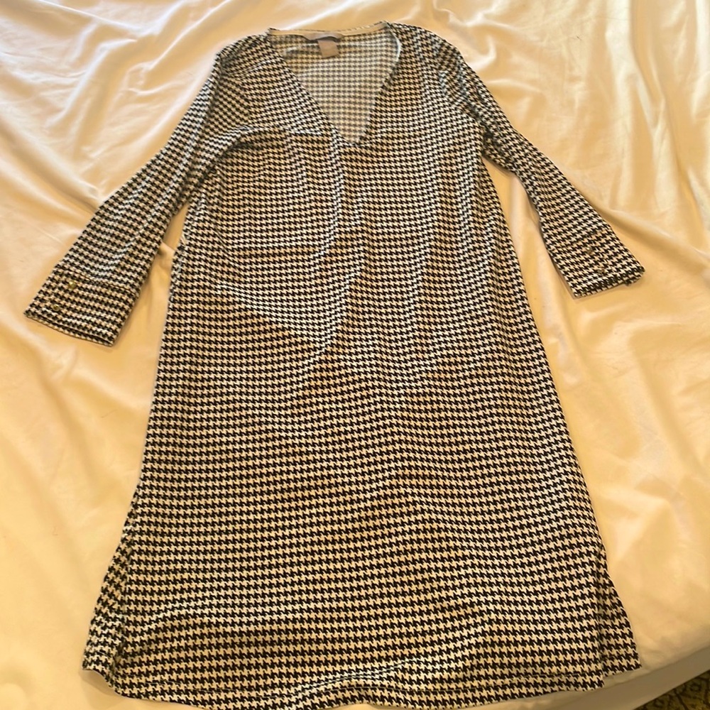 H&M houndstooth dress. Black and white gold buttons size XS